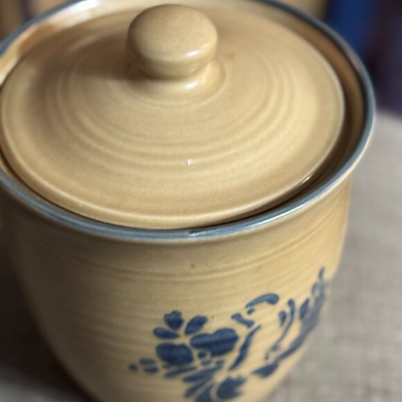 Pfaltzgraff Yorktowne 2 Qt Stoneware Canister with Lid Vintage USA - Picture 2 of 4
